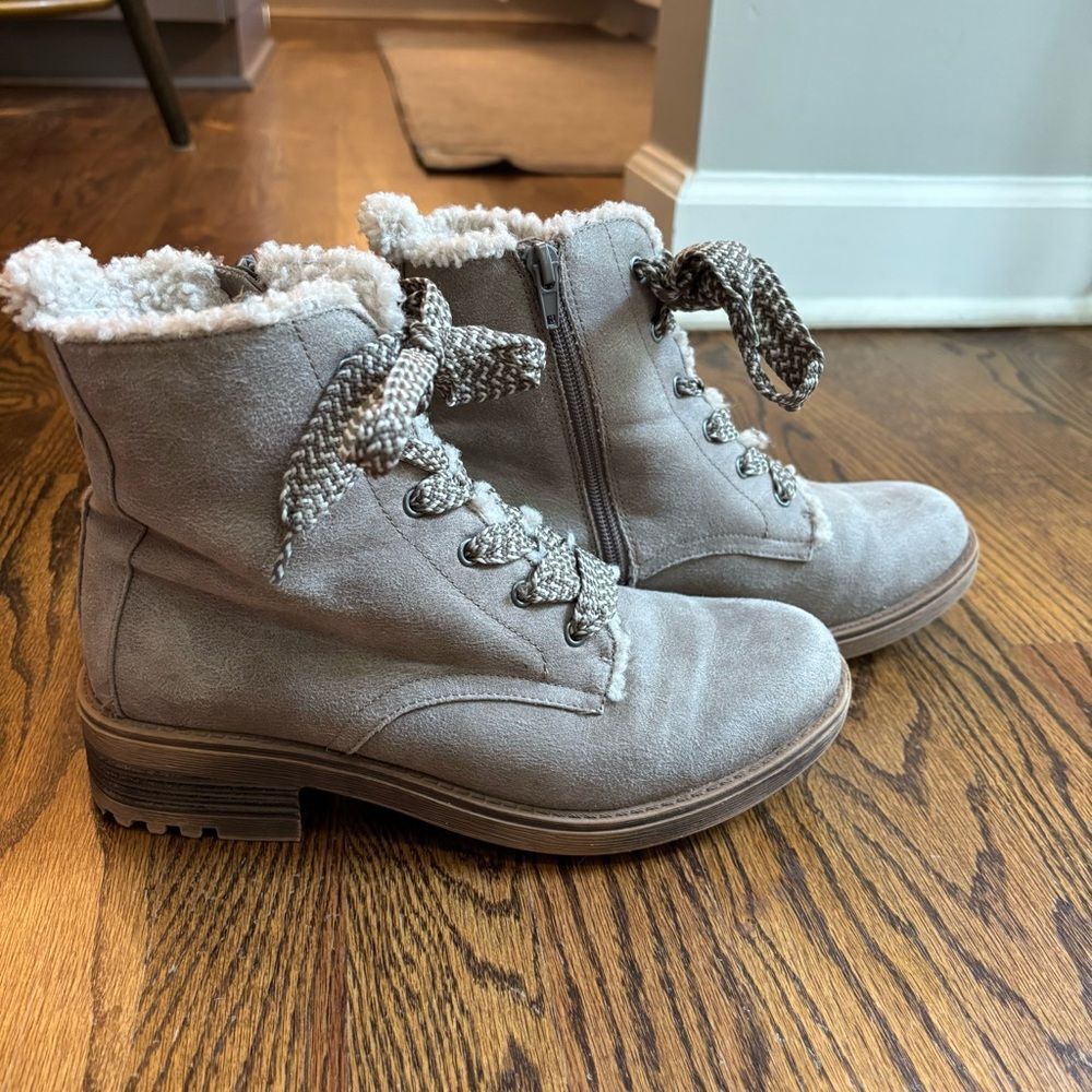 LifeStride Tan Suede Boots woman’s size 8